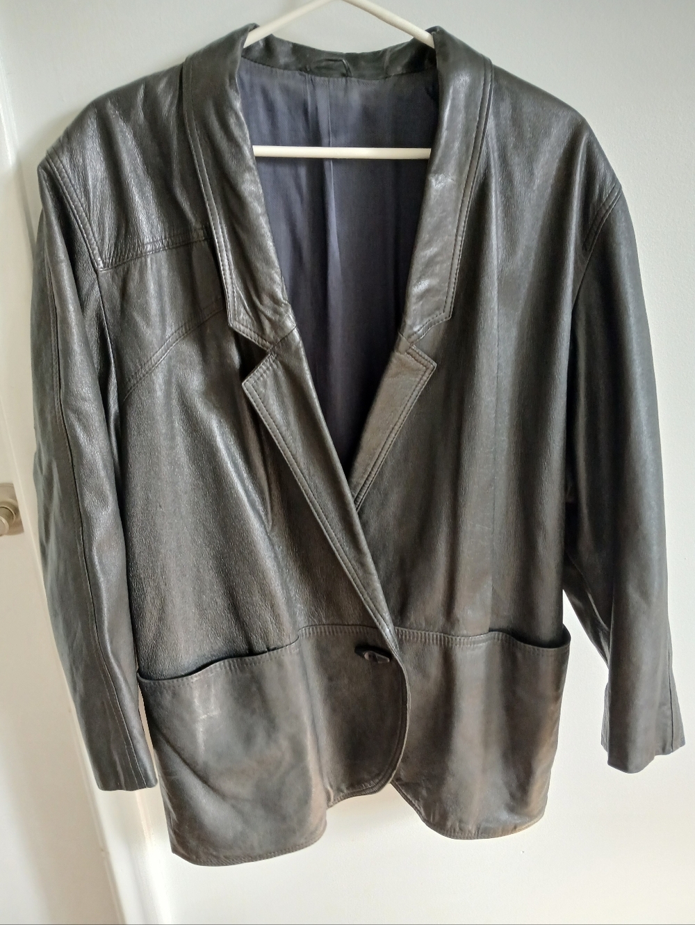 Vintage Oversized Women’s Black Leather Jacket